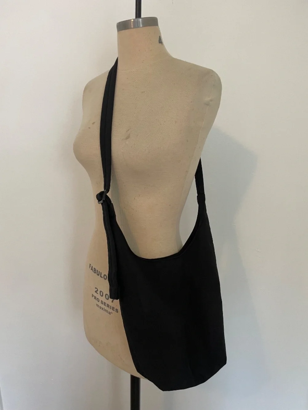 Baggu Small Nylon Sling Bag in Black, Adjustable Shoulder Purse